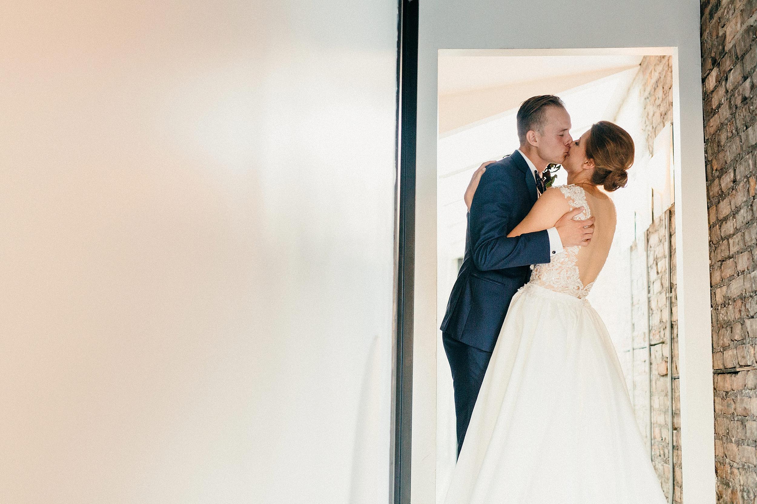  Small Downtown Chicago Floral Shop Wedding 