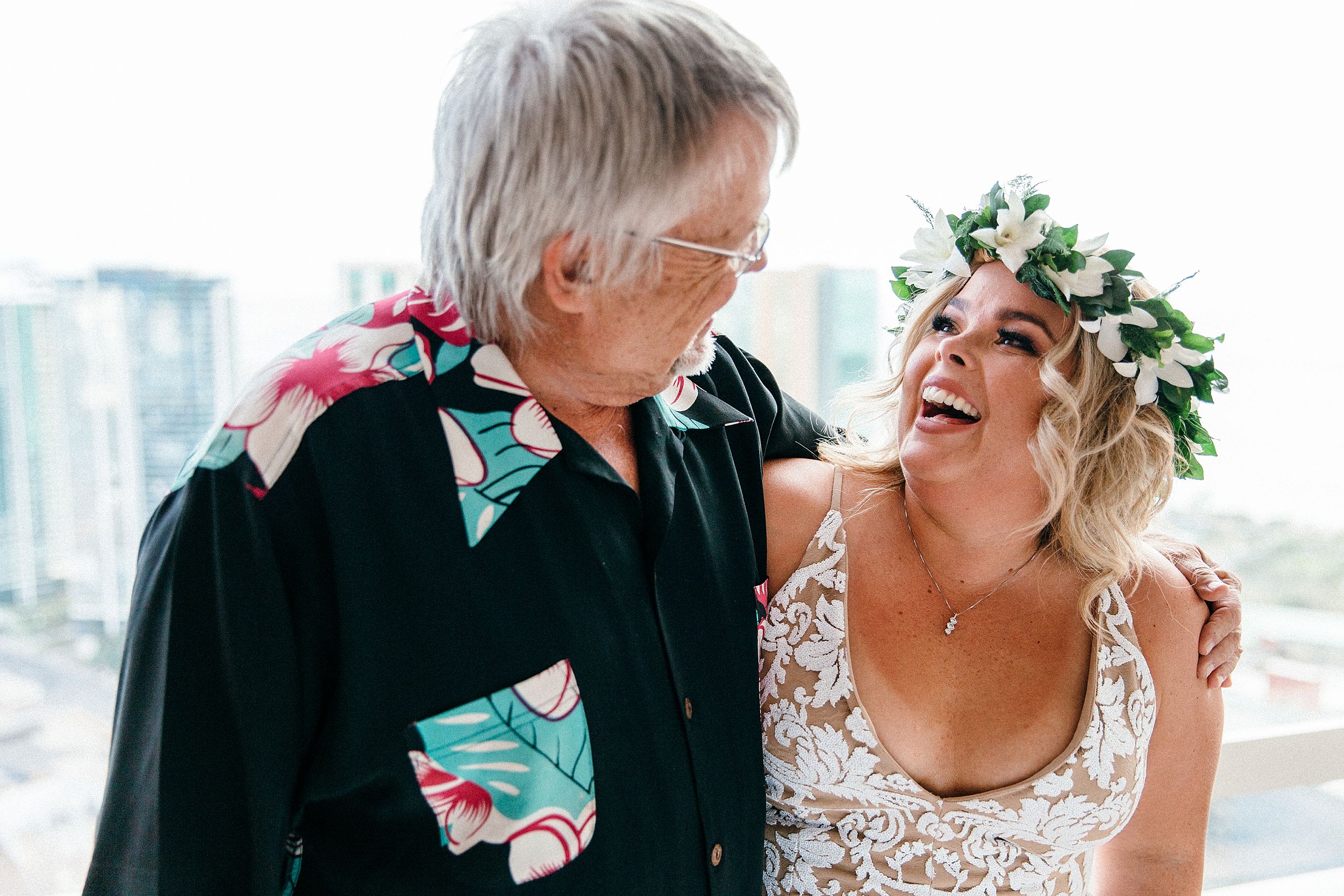 Dad sees daughter on her wedding day overlooking diamond head