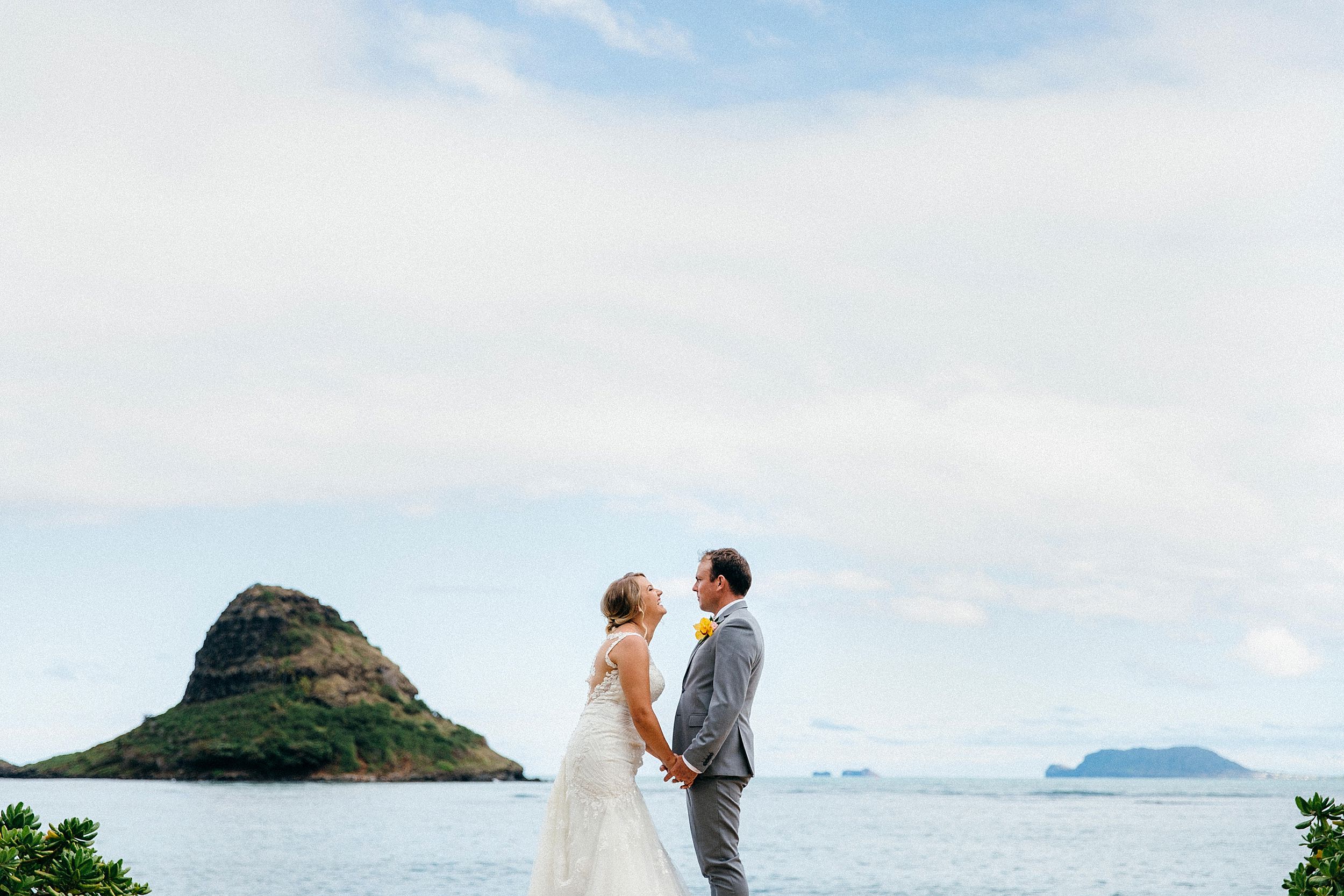  Dani & Mat Elope to Kualoa Ranch's Molii Gardens on Oahu's North Shore 