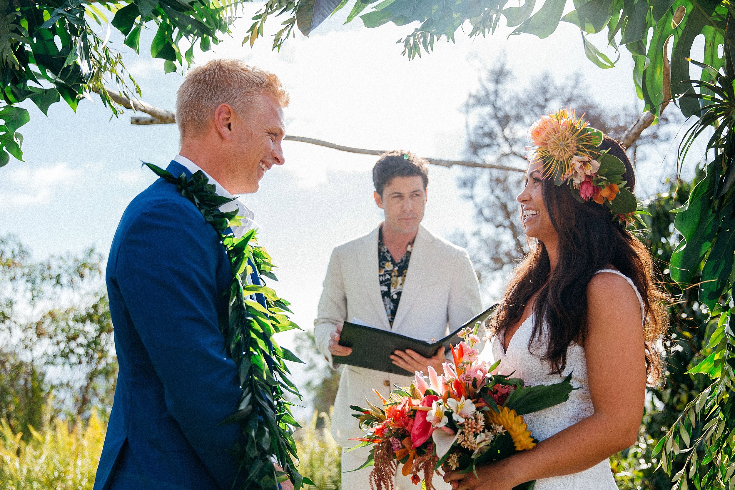 oceanfront-wedding-at-sunshower-farms-in-kona-hawaii_0028.jpg