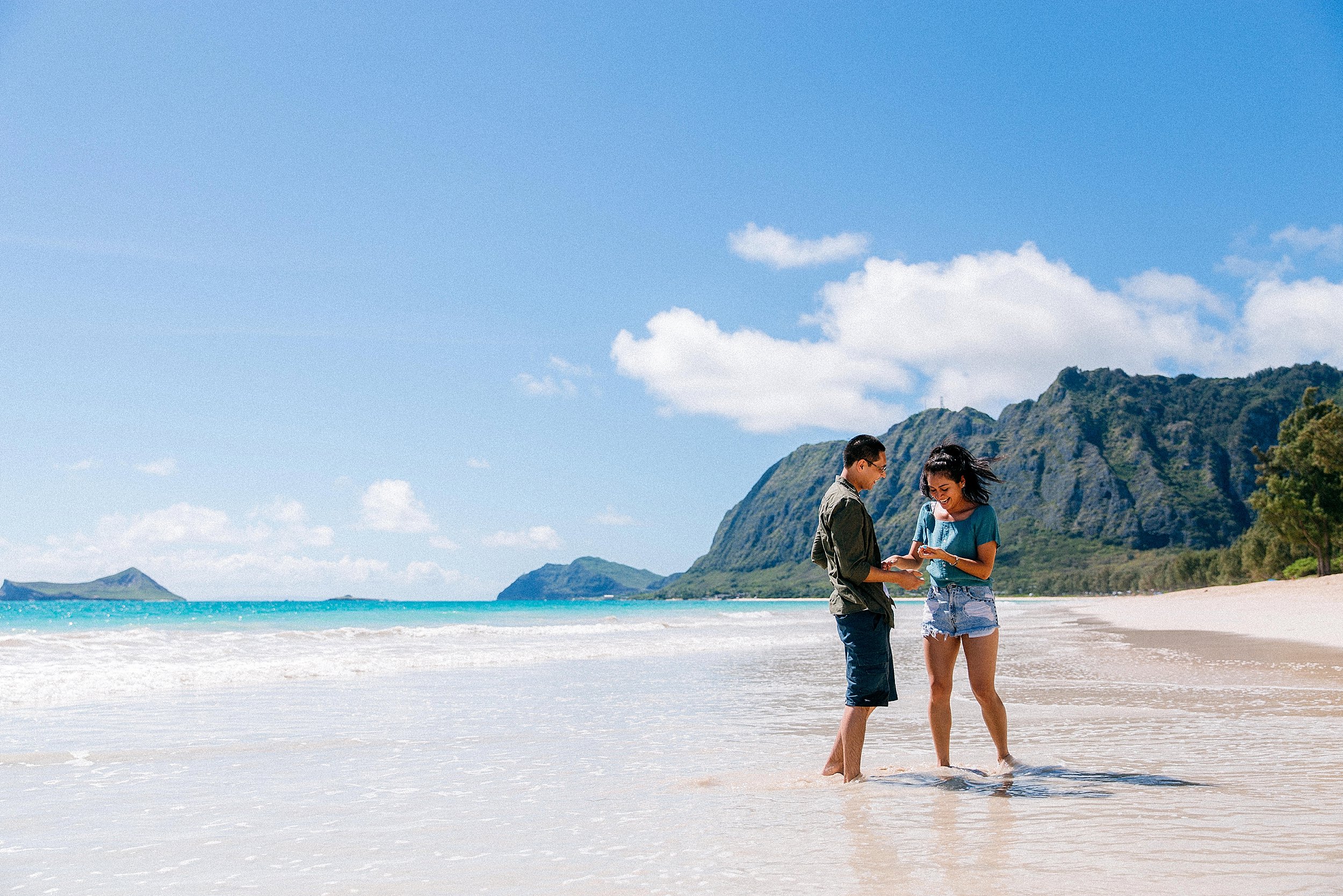  Fun and Playful Mountain Proposal in Waimanalo, Hawaii 